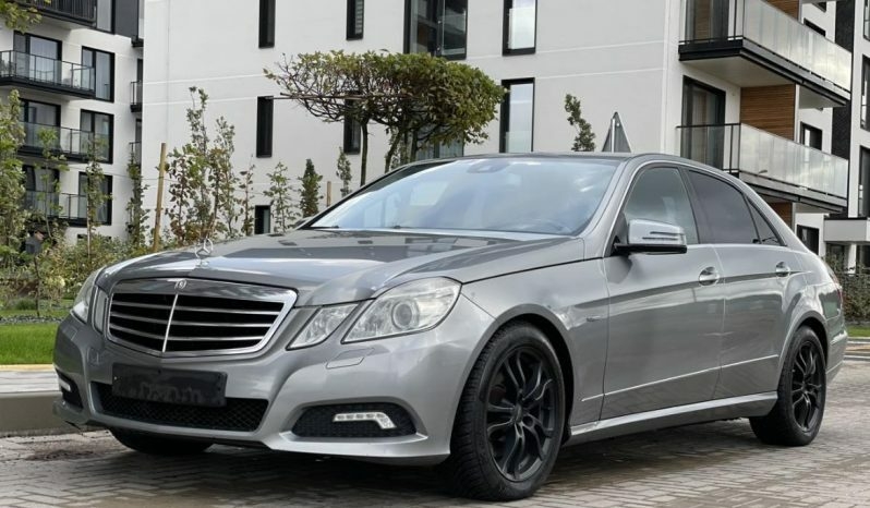 E220 MERCEDES-BENZ